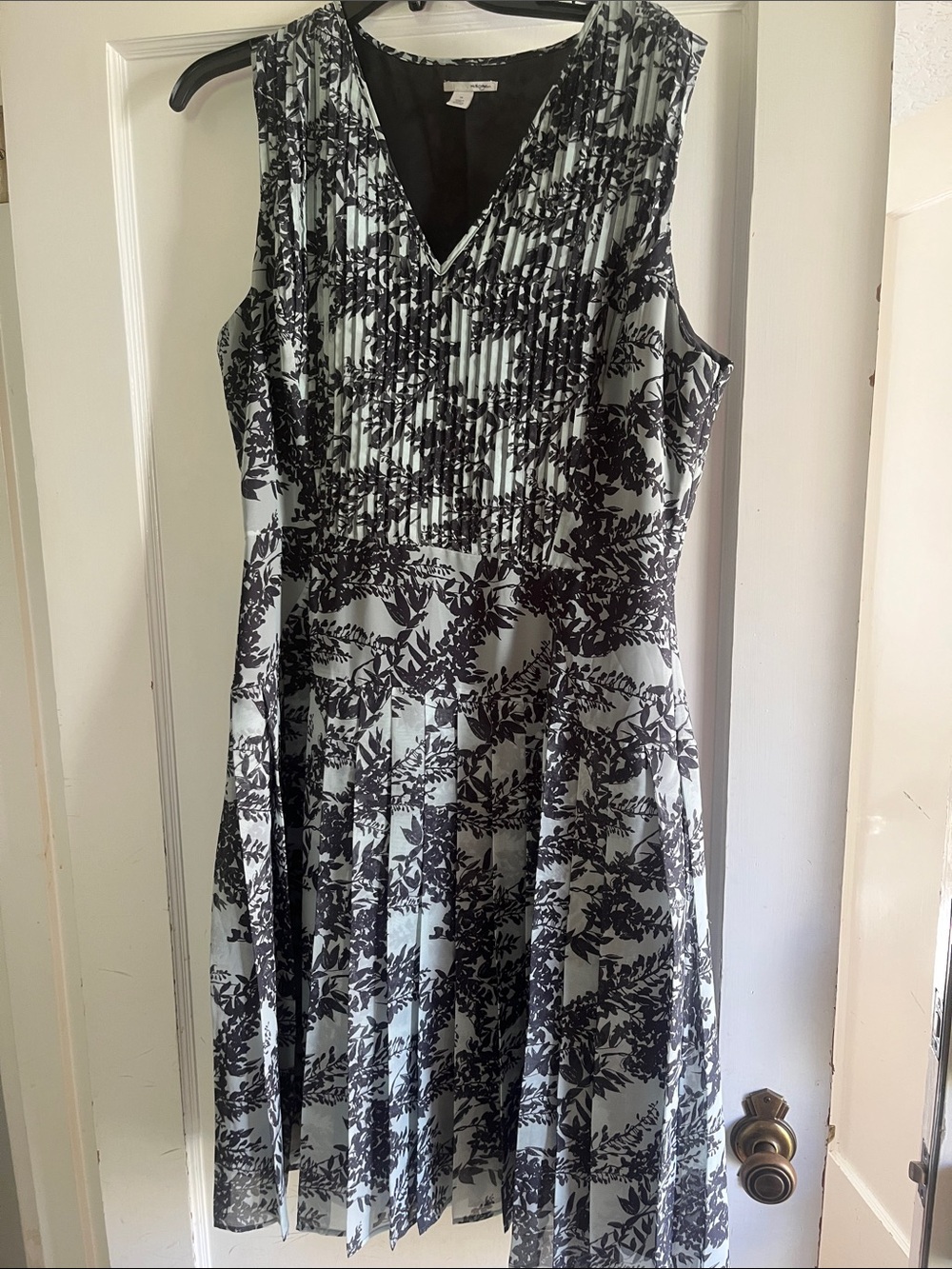 Halogen Black Floral Pleated V-Neck Midi Dress